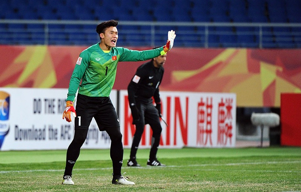 Thủ môn Bùi Tiến Dũng: Ngôi sao sáng chói của V-League