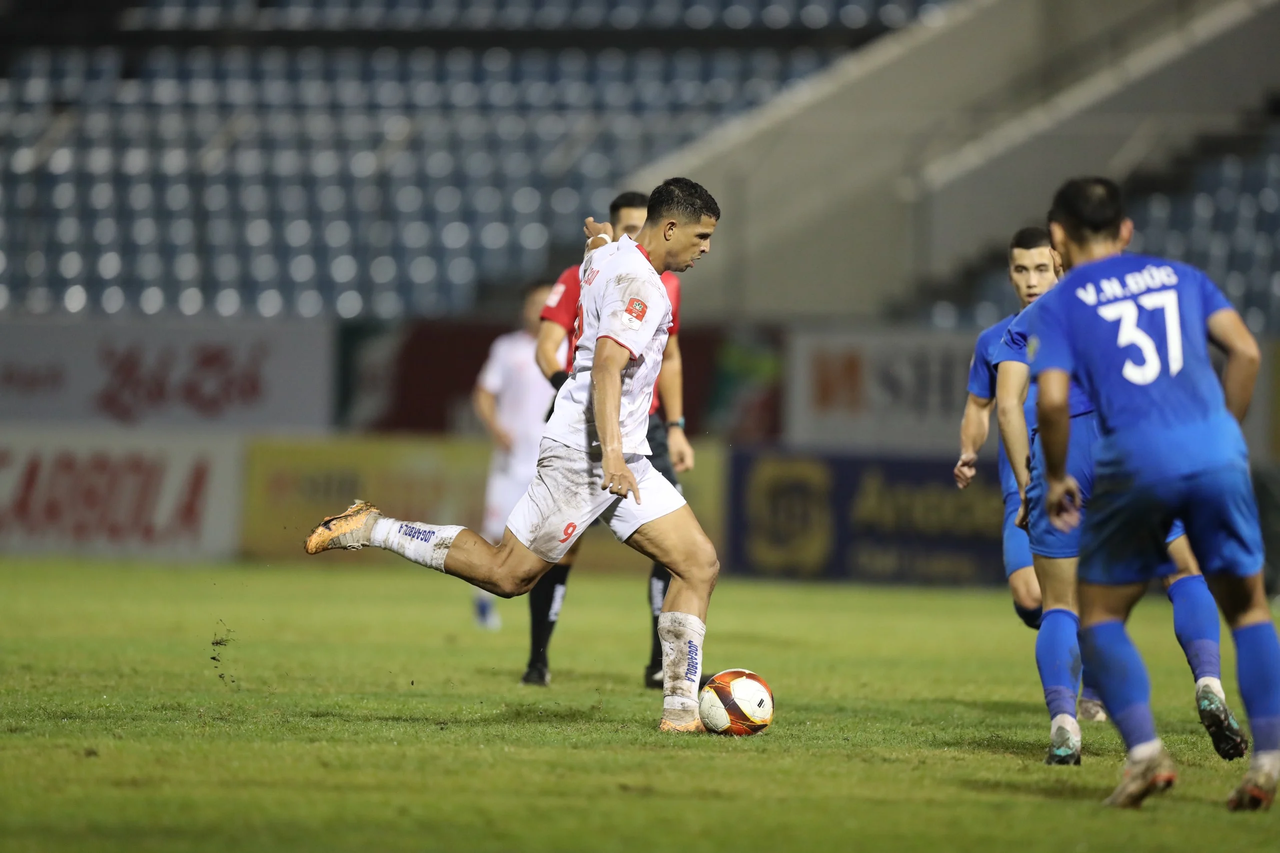 Hải Phòng vượt khó, thắng kịch tính Quảng Nam 2-1